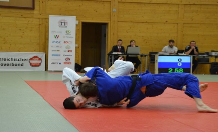 Issa Naschcho (in Weiß) holte zwei wichtige Punkte. Foto: LZ Multikraft Wels