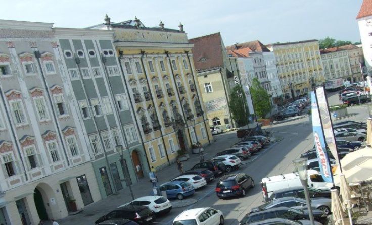 Es regieren wieder für rund zehn Tage Bagger und mehr den Welser Stadtplatz. Foto: Tips