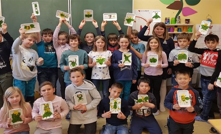 Die ISZ Schüler bastelten eben selbst Bienen. Foto: Gudrun Fuß