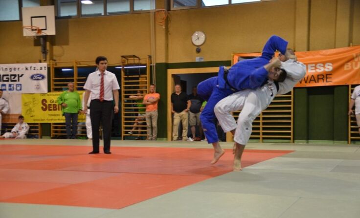 Shamil Borchashvili (in Blau) gewann seine beiden Kämpfe. Foto: LZ Multikraft