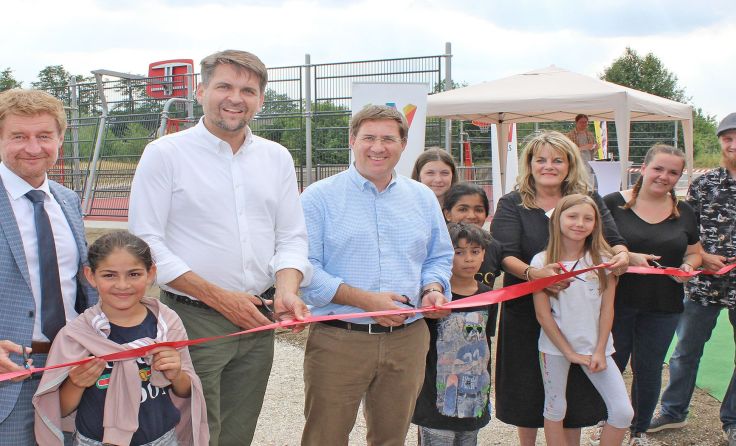 Politik trifft Kids beim der Eröffnung in der Noitzmühle. Foto: Stadt