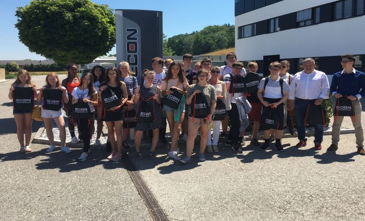 Schüler zu Besuch bei Econ in Weißkirchen. Foto: Privat