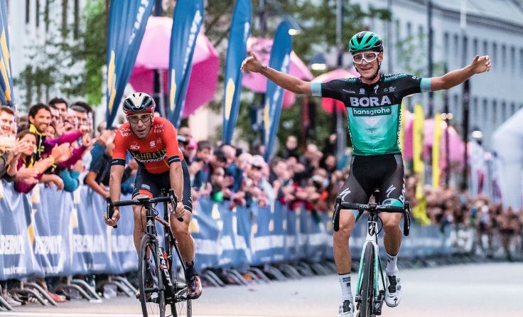 Großschartner jubelte vor Nibali. Foto: Eisenbauer