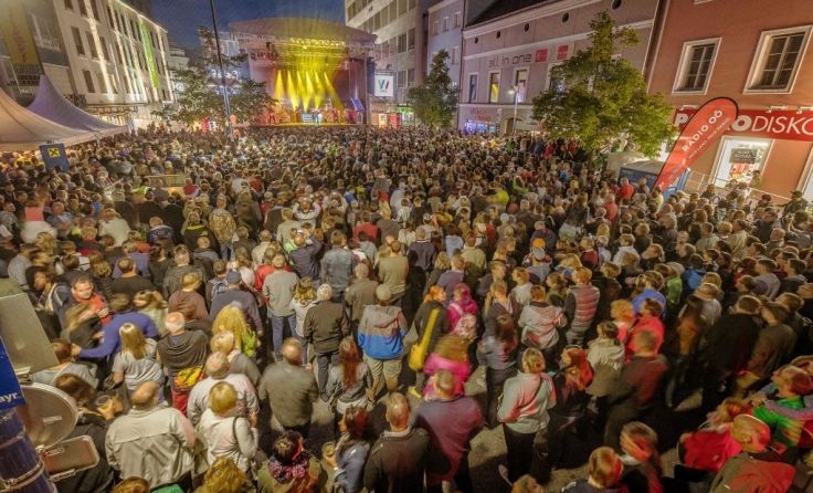 Tausende Besucher am Welser Kaiser-Josef-Platz Foto: WMT