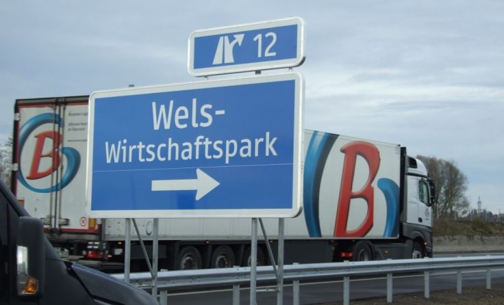 Seit wenigen Wochen ist der Autobahnanschluss für den Straßenverkehr freigegeben. Foto: Tips
