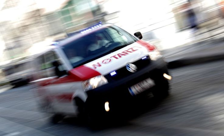 Mit Verletzungen wurde der junge Mann ins Klinikum Wels gebracht. Symbolfoto: Weihbold