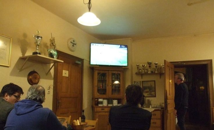 Spielbeobachtung beim und vom Wirt des Vertrauens. Foto: Nowak