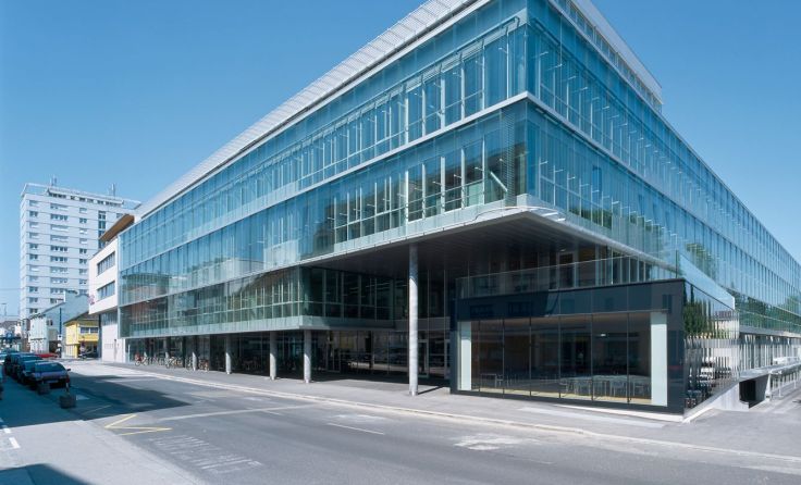 Das Fachhochschulegebäude mitten in der Welser Innenstadt. Foto: FH