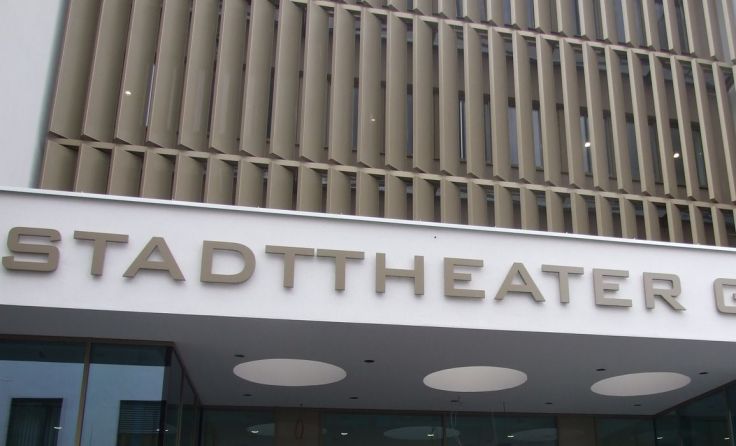 Eingang zum neuen Stadttheater Greif Fotos: Tips