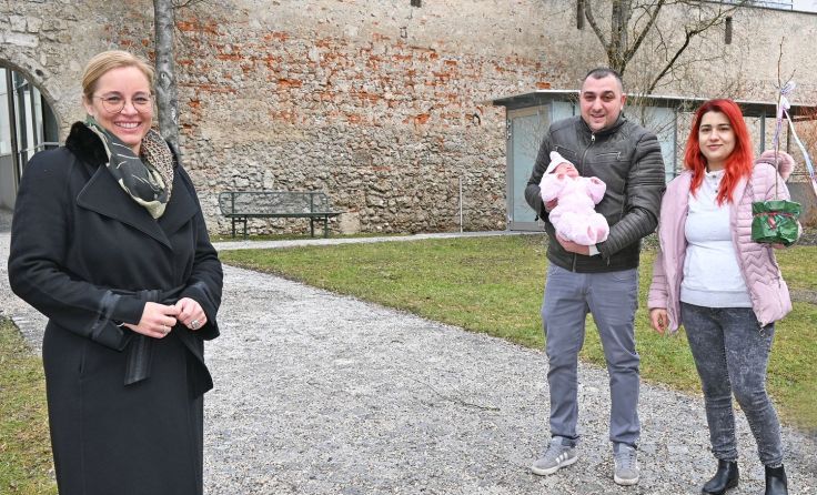 FP-Vzbgm. Christa Raggl-Mühlberger und Jungeltern Foto: Stadt