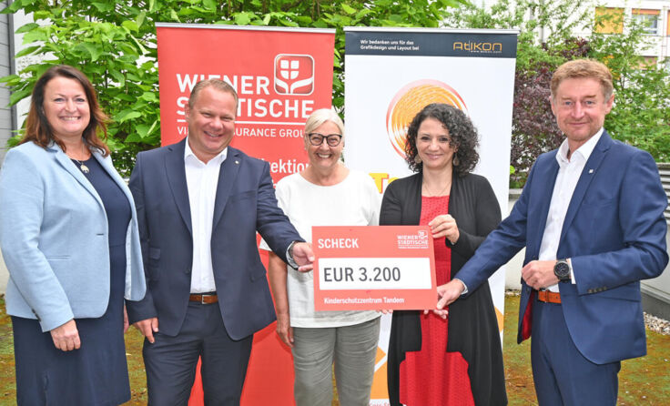 Spendenübergabe beim Kinderschutzzentrum Tandem (Foto: privat)