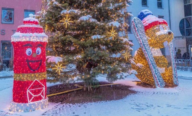 Marchtrenker Weihnachtsbaum mit heller Begleitung (Foto: Mario Oberlaber)