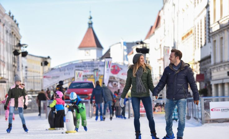 Eisvergnügen auf dem Welser Stadtplatz. (Foto: WMT)