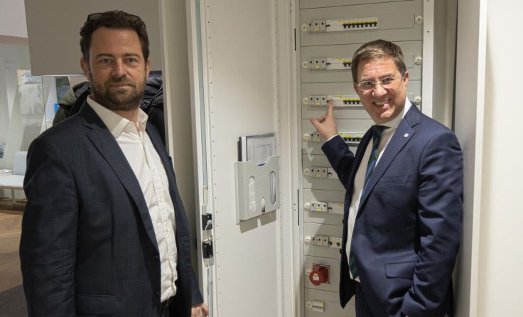 Florian Niedersüß und FP-Bürgermeister Andreas Rabl (Foto: Stadt Wels)