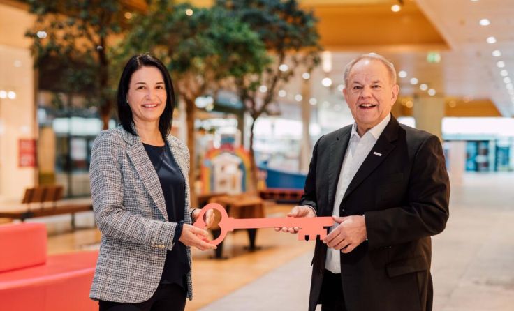 Doris Panagl übernimmt von Egbert Holz (Foto: CHRIS PERKLES)