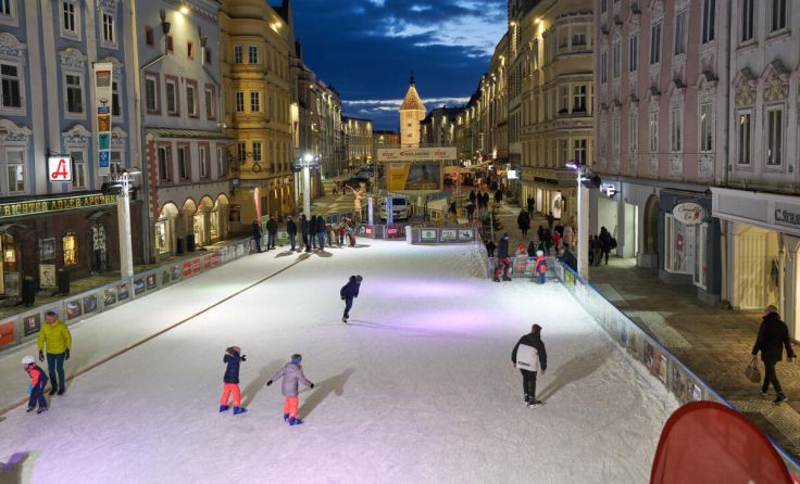 Es darf eisgelaufen werden am Welser Stadtplatz. (Foto: WMT)