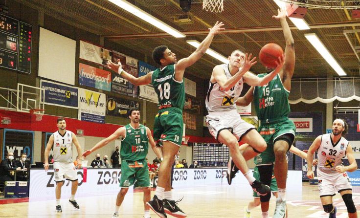 Gavrilo Tepic am Weg zum Korb. (Foto: Erhardt)