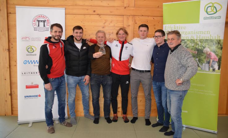 Freude bei Multikraft Wels über den ersten Award (Foto: LZ Multikraft)