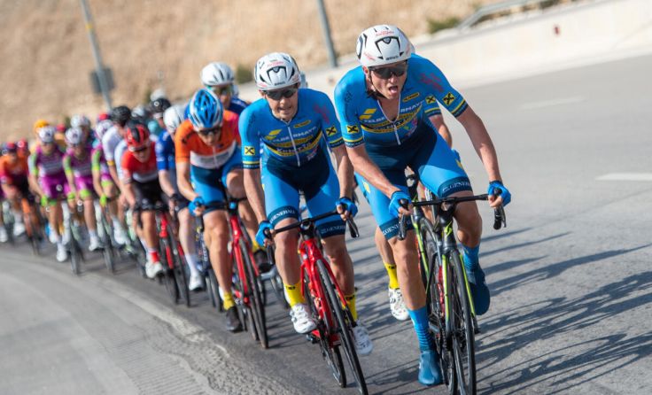 Das Team Felbermayr Simplon an der Spitze des Feldes. (Foto: Mario Stiehl)