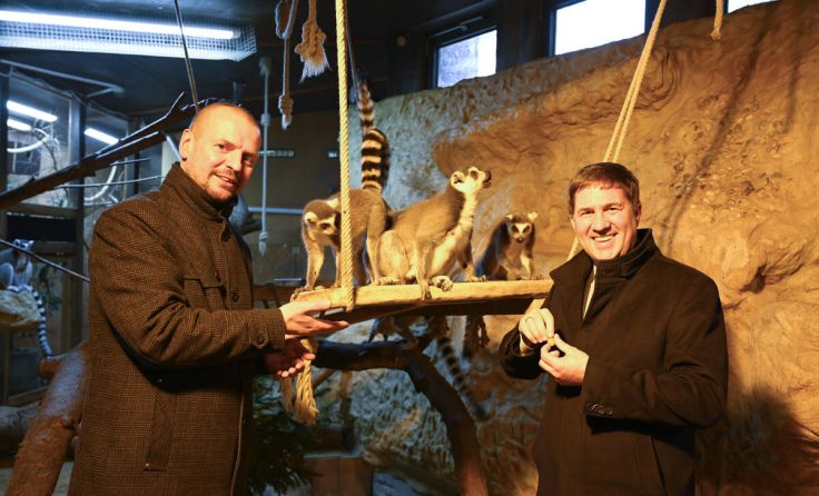 v.l.: Stadtrat Thomas Rammerstorfer, Kattas und Bgm. Andreas Rabl (Foto: Stadt)