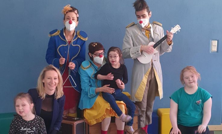 Die rote Nasen Clowndoctors beim ISZ Wels. (Foto: ISZ)