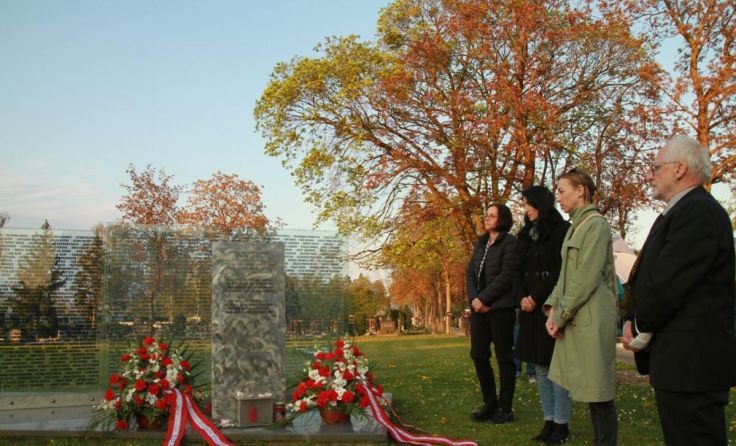Gedenken beim jüdischen Mahnmal am Welser Friedhof. (Foto: privat)