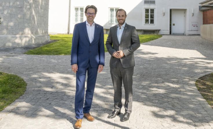 Dekan Michael Rabl und Wohnbau-Stadtrat Ralph Schäfer (FP). (Foto: Stadt Wels)