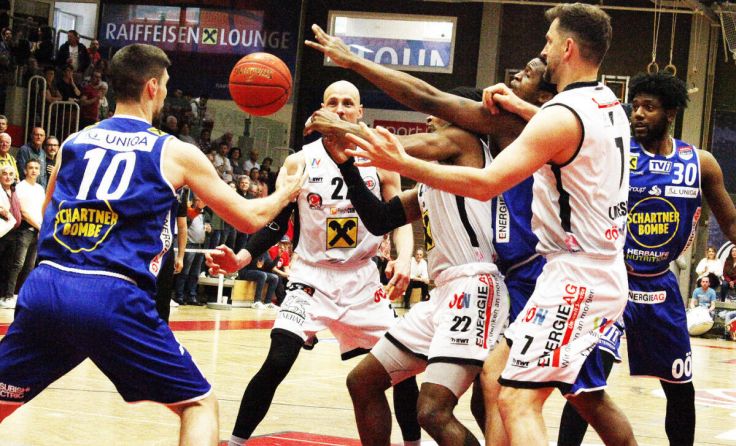 Es waren intensive vier Spiele zwischen Wels und Gmunden. (Foto: Erhardt)