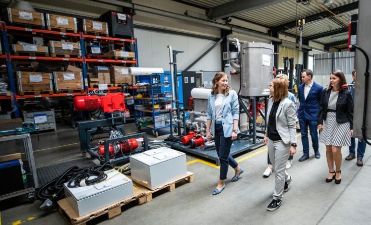 VP-Staatssekretärin Claudia Plakolm unterwegs bei Econ. (Foto: VP-Wels Land)