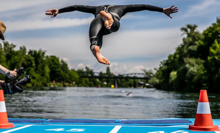 Ab in die Fluten der Traun (Foto: Tri your Life)