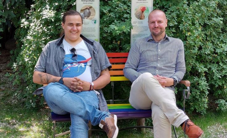 GR Alessandro Schatzmann und Str. Thomas Rammerstorfer auf der Bank. (Foto: Grüne)