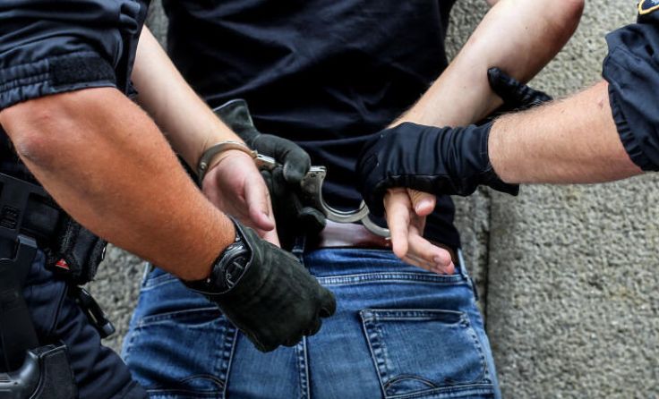 Es klickten die Handschellen. (Foto: oberoesterreichische nachrichten/volker weihbold)