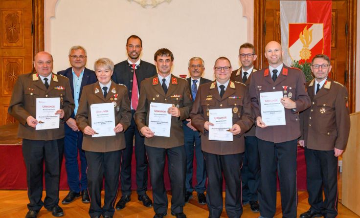 Auszeichnung für verdiente Kameraden. (Foto: cityfoto.at/simlinger)