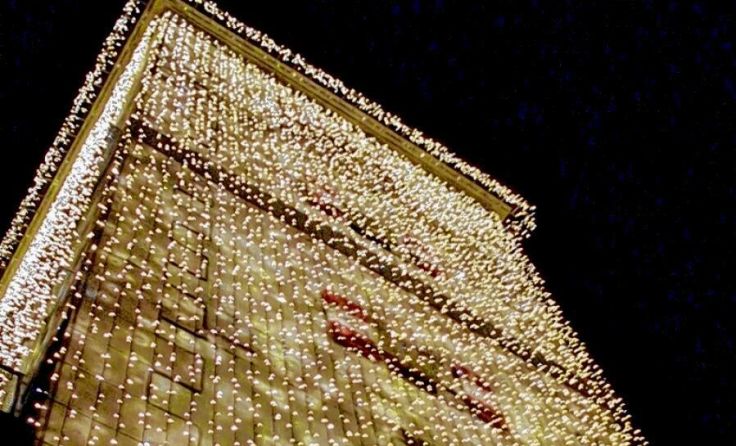 Der Ledererturm wird wieder beleuchtet und beherbergt das Wohnzimmer des Christkinds. (Foto: Tips)