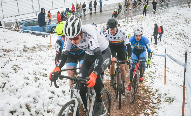 Die Sportler beim Anstieg. (Foto: Füreder)