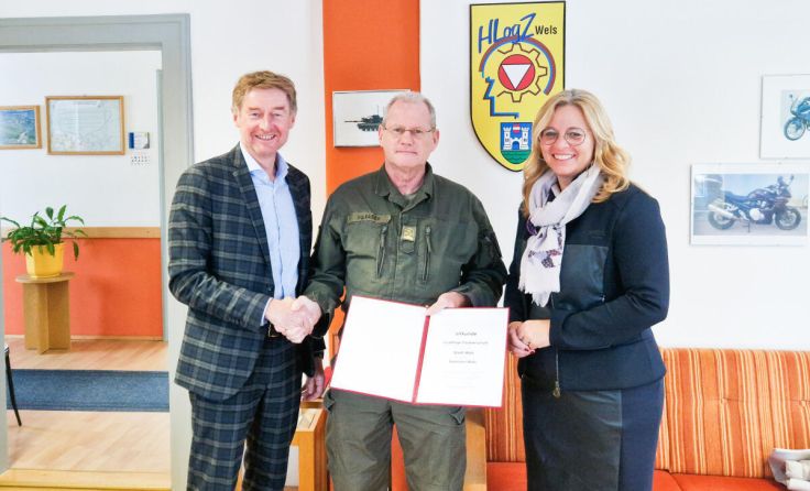 v.l.: Vzbgm. Gerhard Kroiß, Oberst Alfred Kaser, Vzbgm. Christa Raggl-Mühlberger (Foto: Stadt)