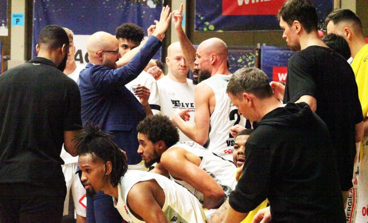 Das Team schört sich auf den Sieg ein. (Foto: Erhardt)