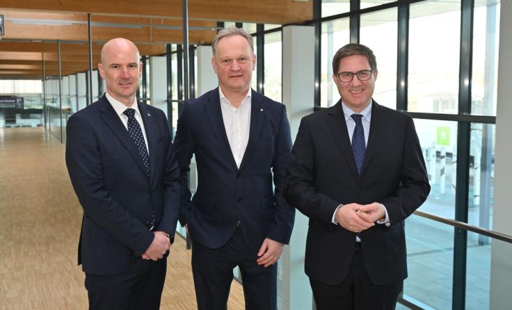 v.l.: Peter Franzmayr, Robert Schneider und Bgm. Andreas Rabl (Foto: cityfoto.at)