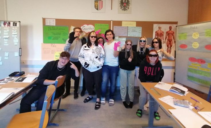 Die speziellen Brillen mussten mehrere Stunden getragen werden. (Foto: LWFS Mistelbach)