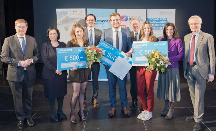 Die regionalen Preisträger und die Ehrengäste. (Foto: B_Plank @ imBILDE.at)
