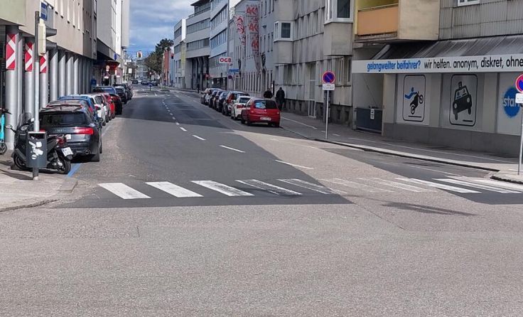 Die Welser Roseggerstraße- eine Einbahn. (Foto: Tips)
