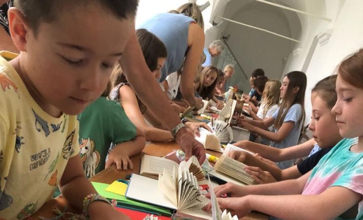 Gemeinsam machten sich die Kids an die Arbeit. (Foto: Stieger)