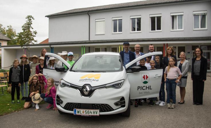 Gemeinsame Präsentation des neuen Fahrzeuges der Mobilcard. (Foto: privat)