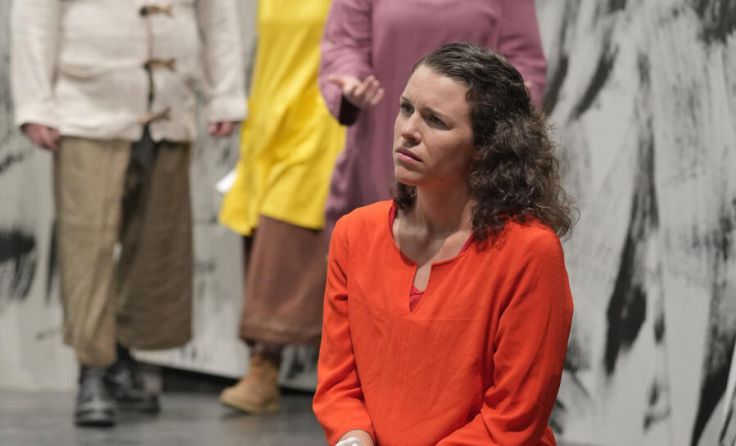 Antigone kämpft mit sich und ihrem Gewissen. (Foto: www.gewefoto.com)