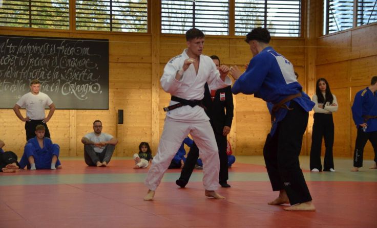 Michael Winkler (in weiß) sorgte für wichtige Punkte. (Foto: LZ Multikraft)
