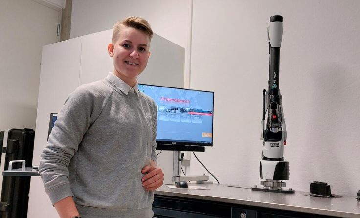 Sophia Keller in einem der Labore am FH Campus Wels (Foto: Tips)