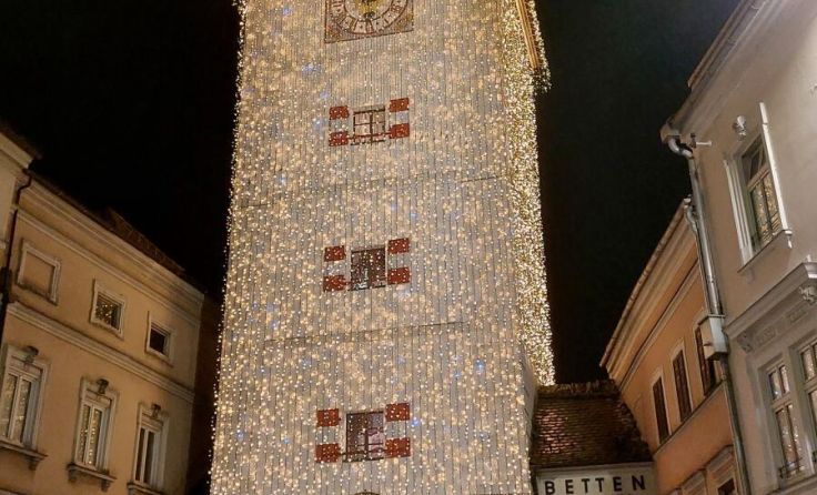 Ledererturm im Weihnachtsgewand (Foto: Tips)