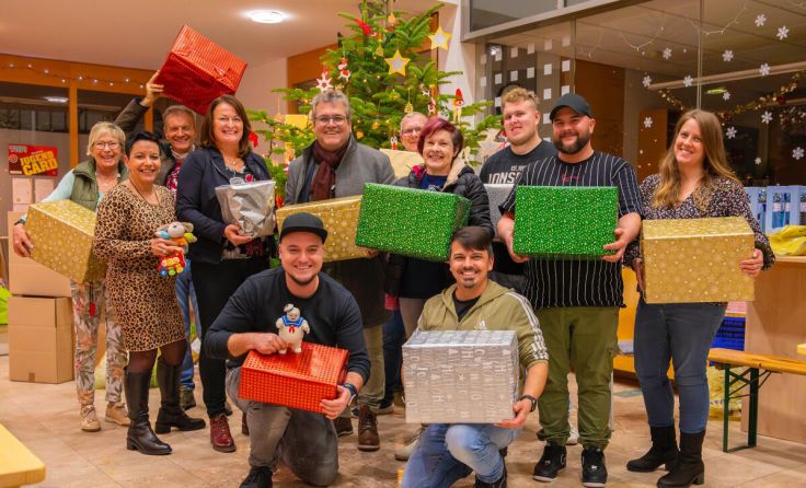 Viele Spenden durch viele Helfer (Foto: Oberlaber)