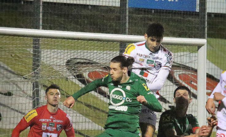Kopfballduell (Foto: Erhardt)