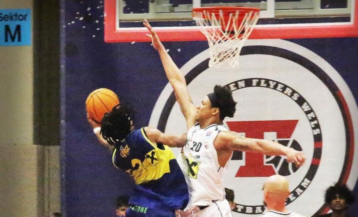 Chris Ferguson (in weiß) will Zach Cooks blocken (Foto: Erhardt)